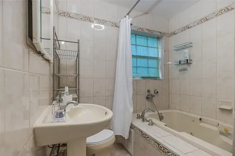 24 NW 42nd Terrace Plantation FL 33317