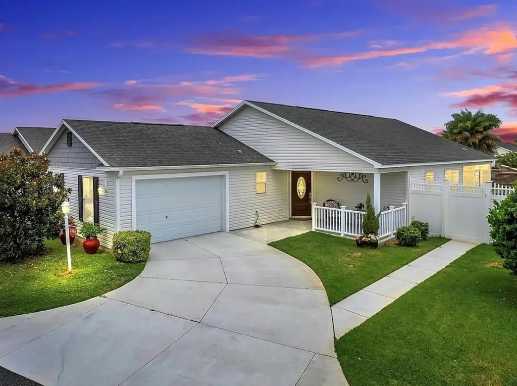 2565 Lindewood Street The Villages FL 32163