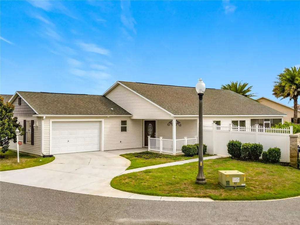 2565 Lindewood Street The Villages FL 32163