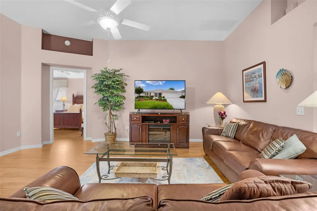 2124 Barbosa Court Lady Lake FL 32159
