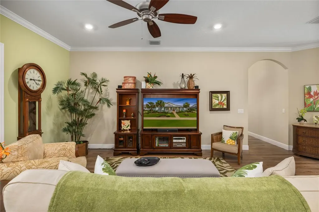 1097 Sugar Loaf Key Loop Lady Lake FL 32159