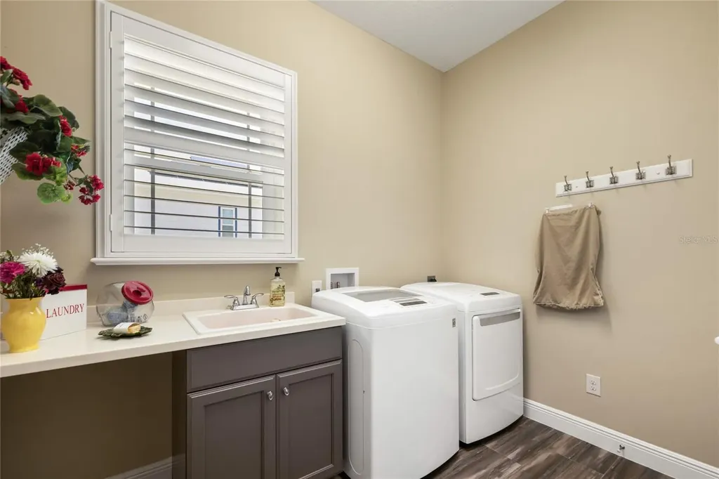 1097 Sugar Loaf Key Loop Lady Lake FL 32159