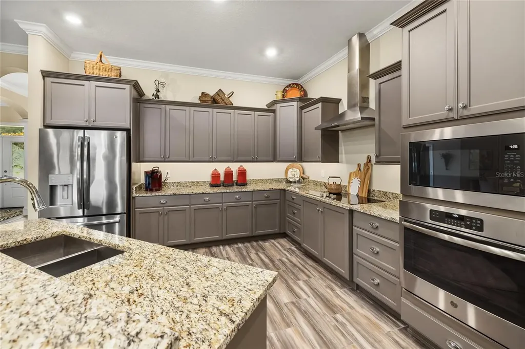 1097 Sugar Loaf Key Loop Lady Lake FL 32159
