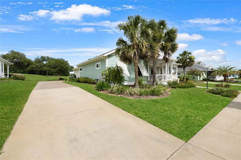 1097 Sugar Loaf Key Loop Lady Lake FL 32159