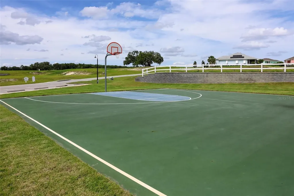 1097 Sugar Loaf Key Loop Lady Lake FL 32159