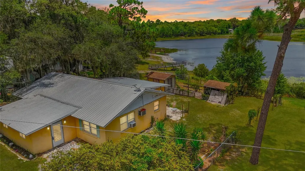 16885 SE 71st Street Ocklawaha FL 32179