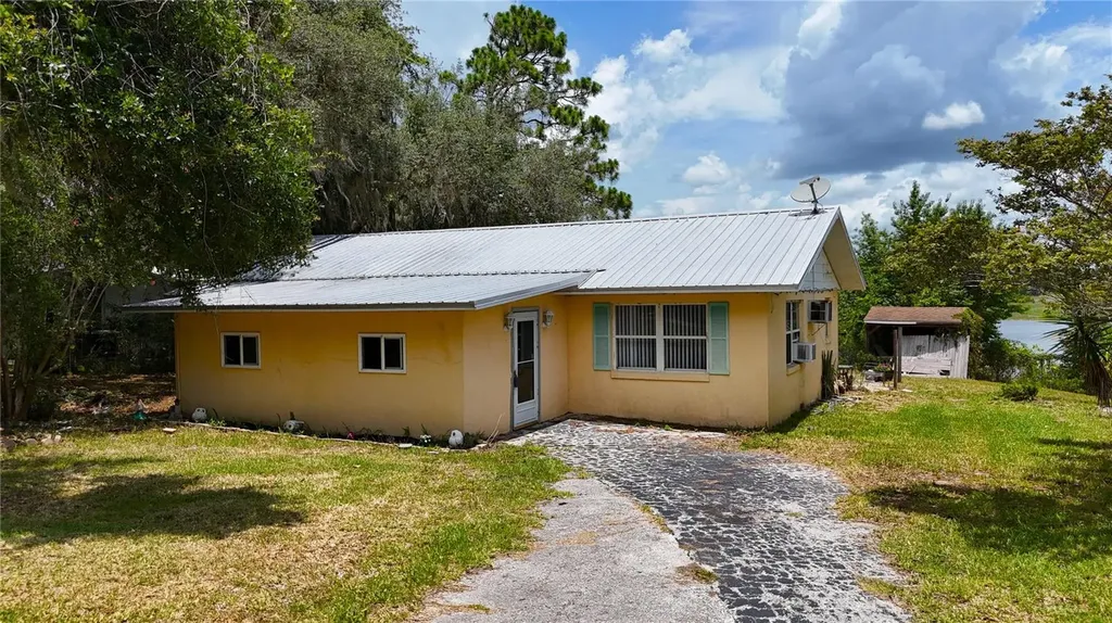 16885 SE 71st Street Ocklawaha FL 32179