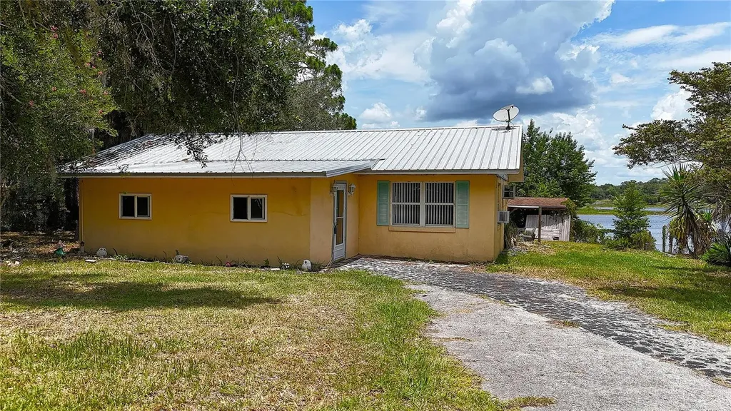 16885 SE 71st Street Ocklawaha FL 32179