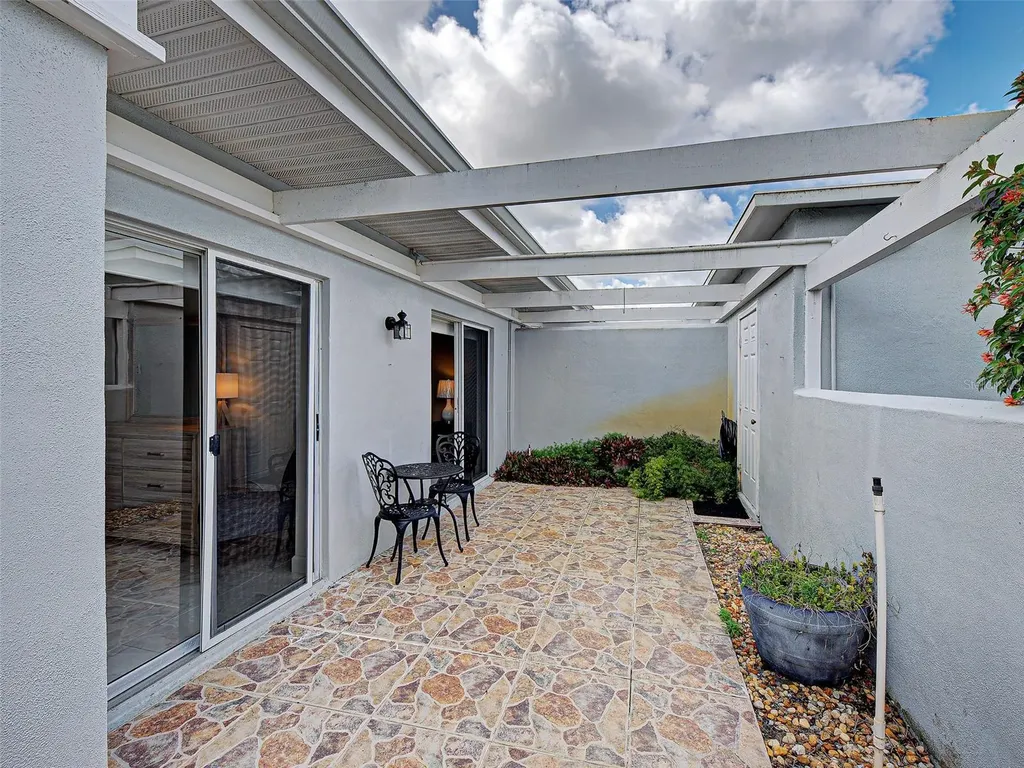 262 Cerromar Way S Venice FL 34293