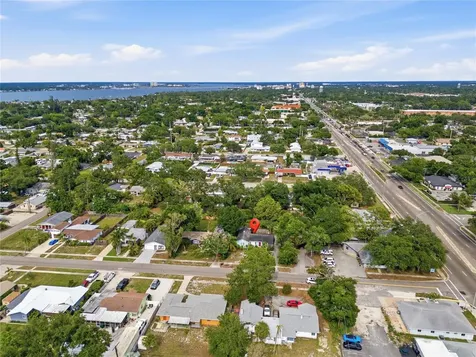 411 W 48th Street Bradenton FL 34209