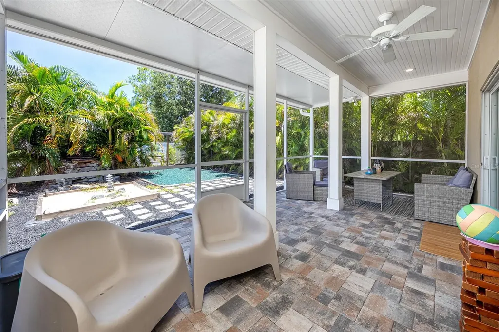 902 8th Avenue NW Largo FL 33770