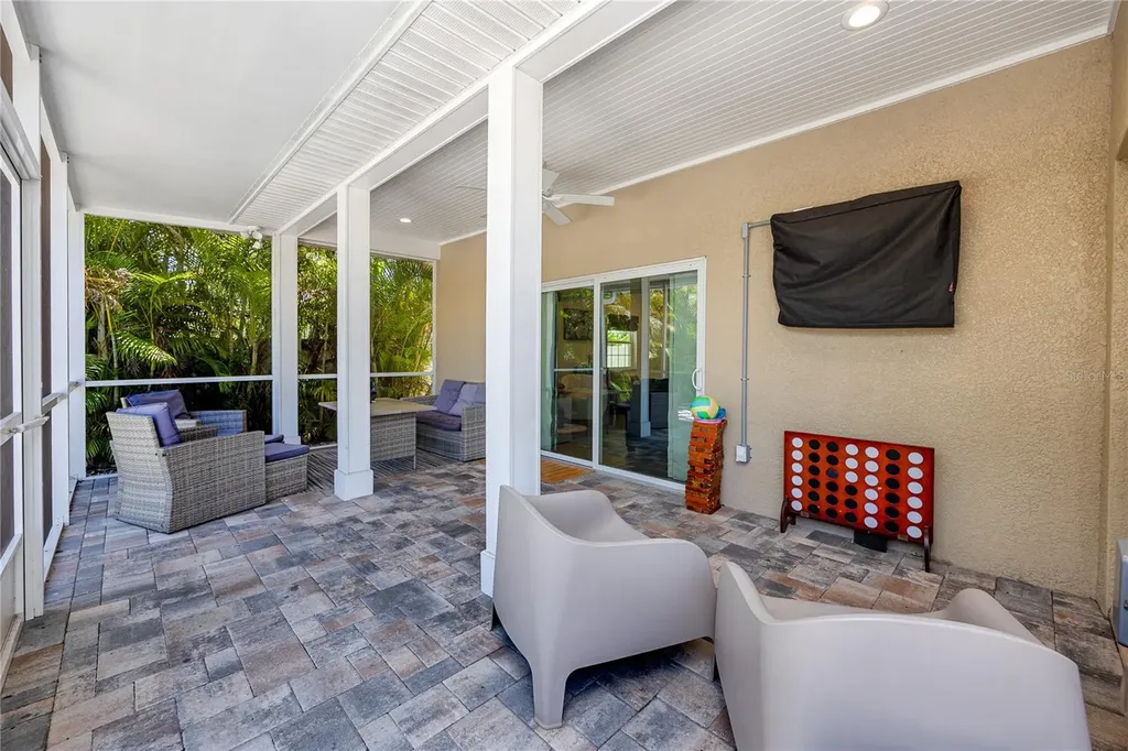 902 8th Avenue NW Largo FL 33770