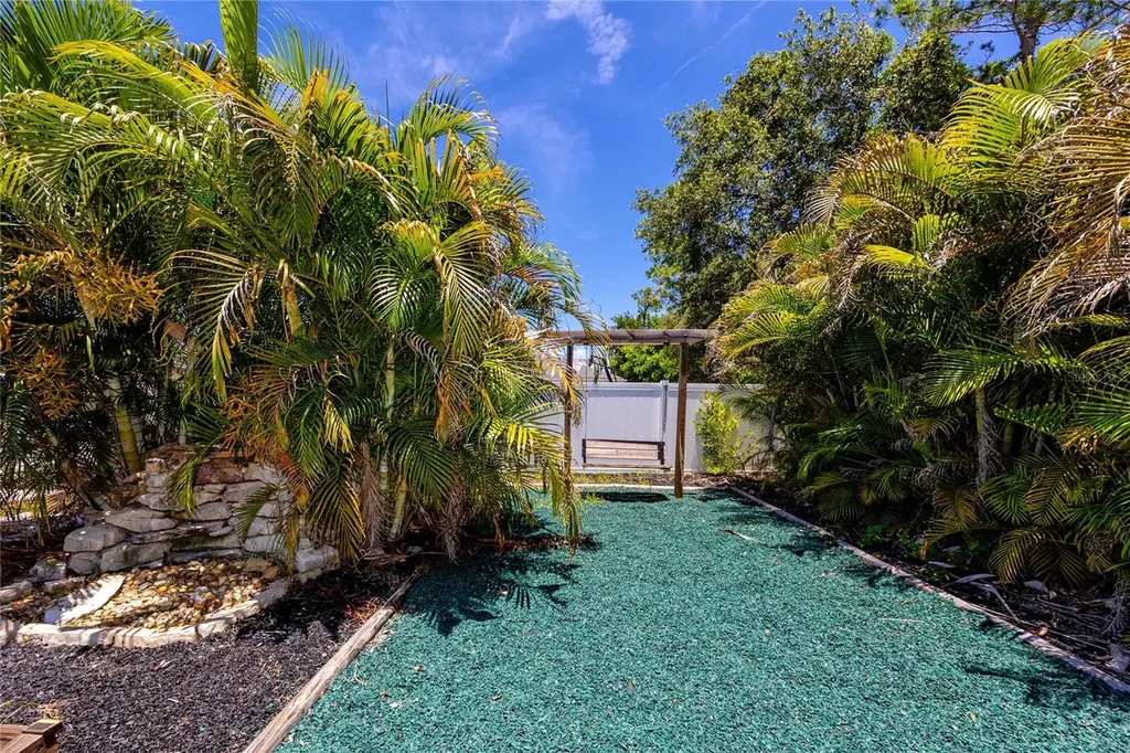 902 8th Avenue NW Largo FL 33770