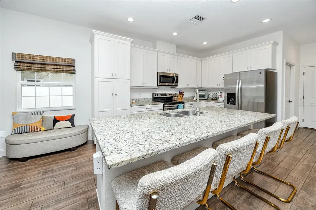 902 8th Avenue NW Largo FL 33770