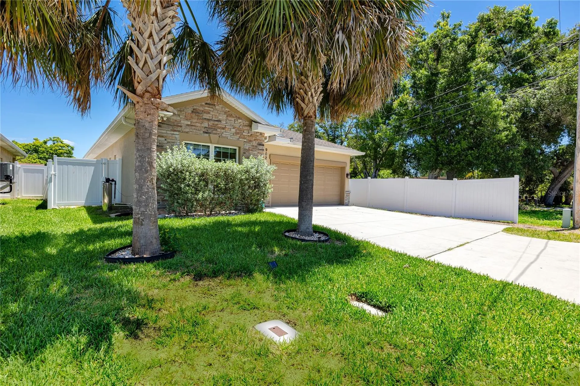 902 8th Avenue NW Largo FL 33770