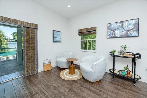 902 8th Avenue NW Largo FL 33770