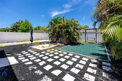 902 8th Avenue NW Largo FL 33770
