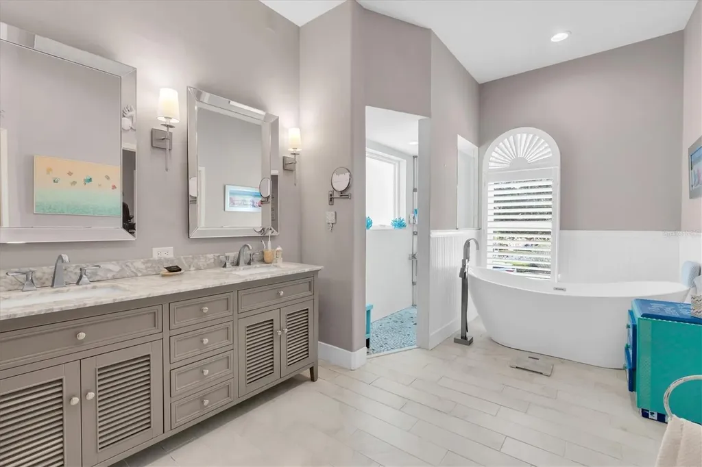 2853 Seabreeze Drive S Gulfport FL 33707