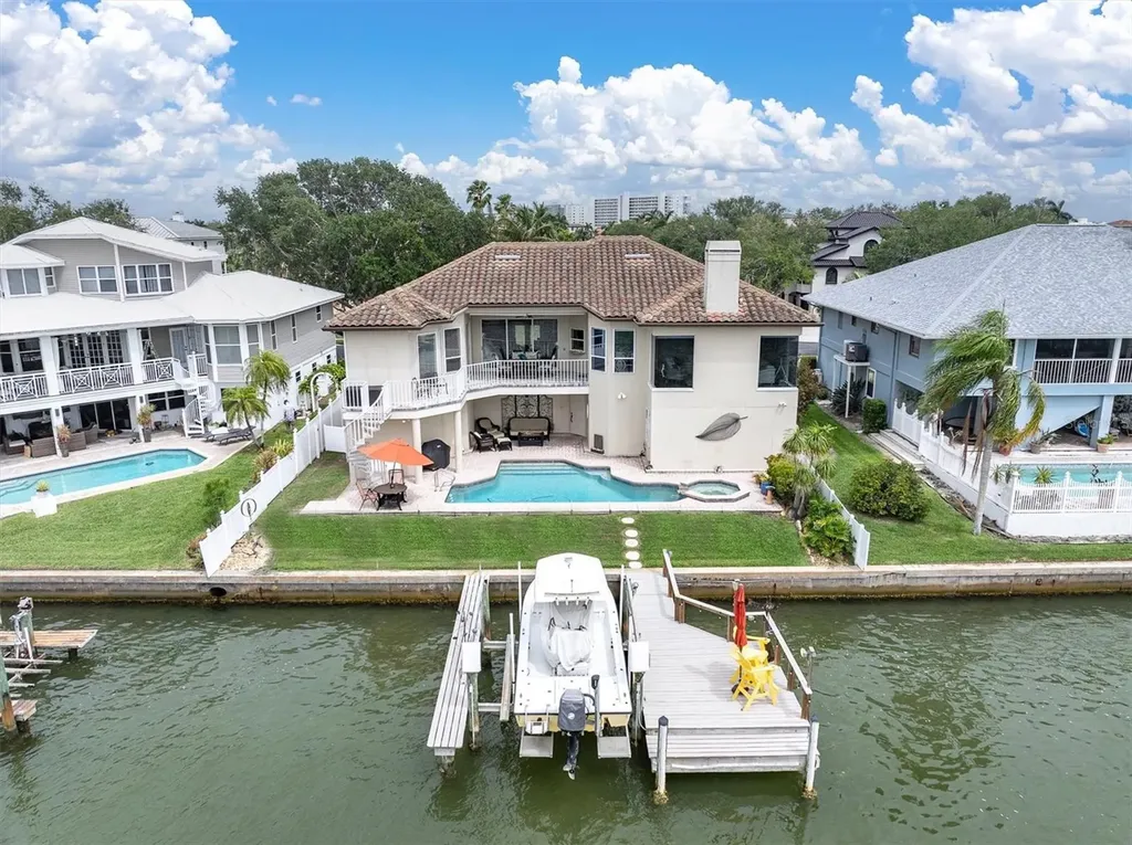 2853 Seabreeze Drive S Gulfport FL 33707