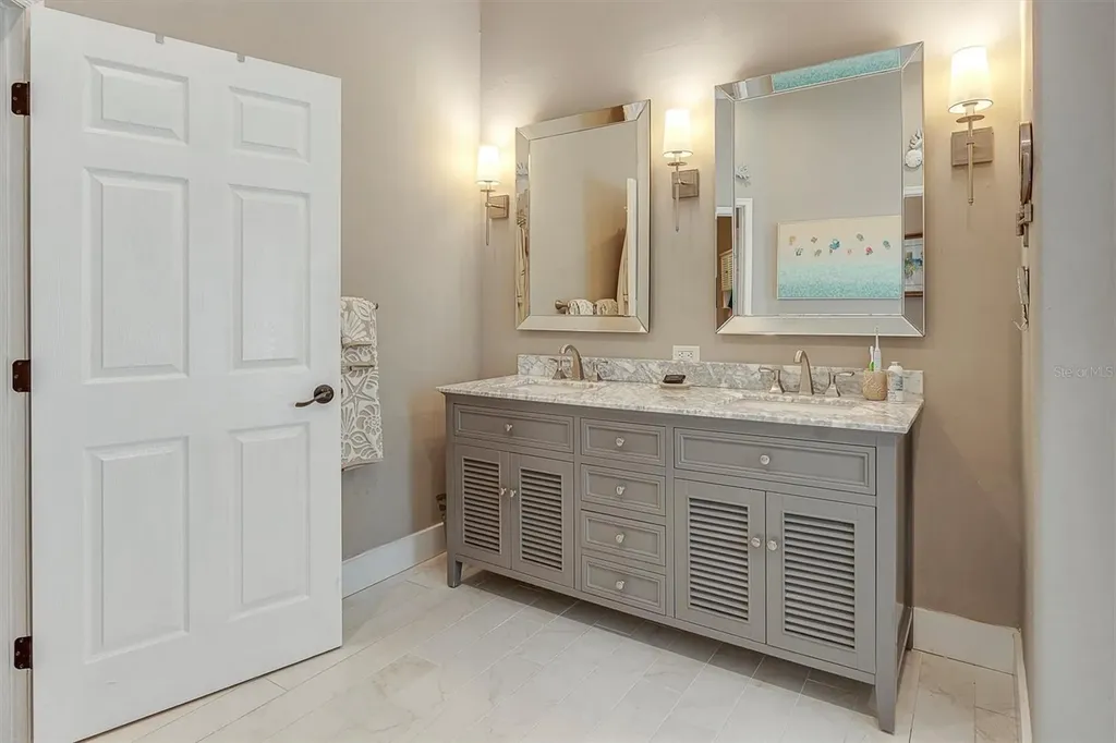 2853 Seabreeze Drive S Gulfport FL 33707