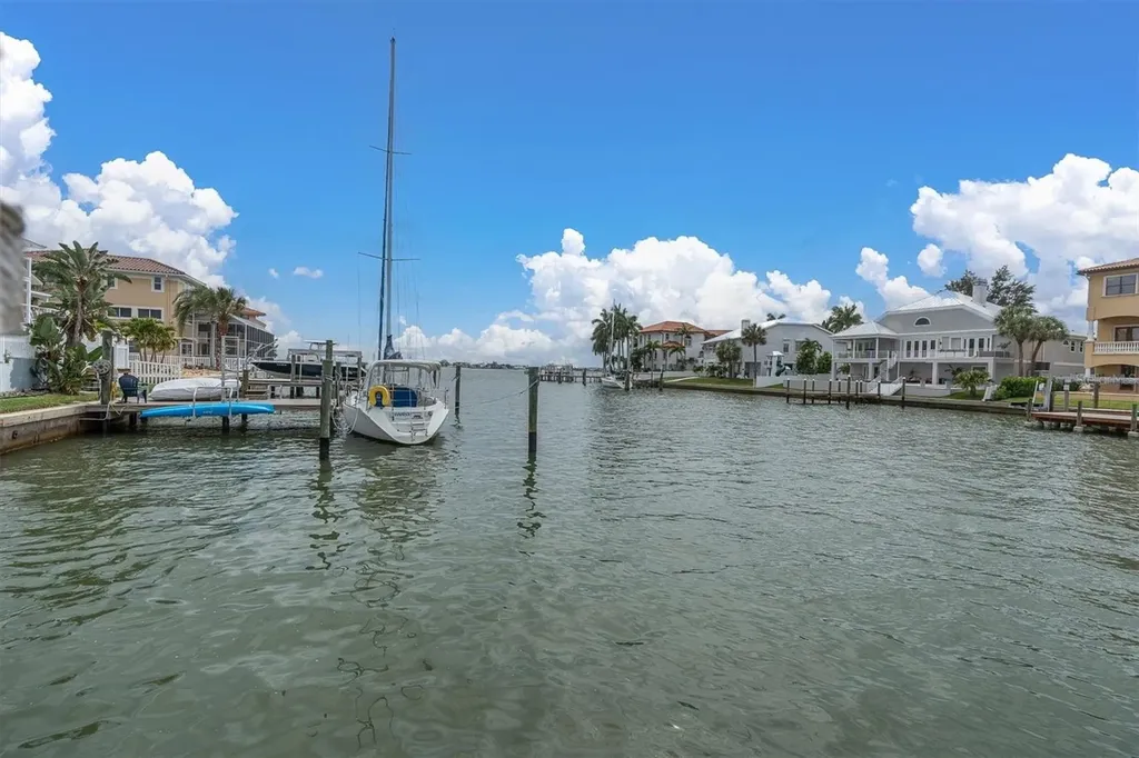 2853 Seabreeze Drive S Gulfport FL 33707