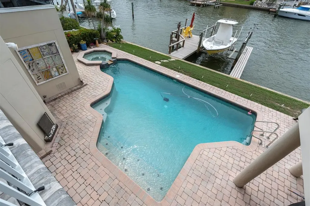 2853 Seabreeze Drive S Gulfport FL 33707