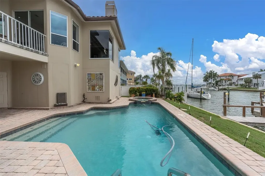 2853 Seabreeze Drive S Gulfport FL 33707