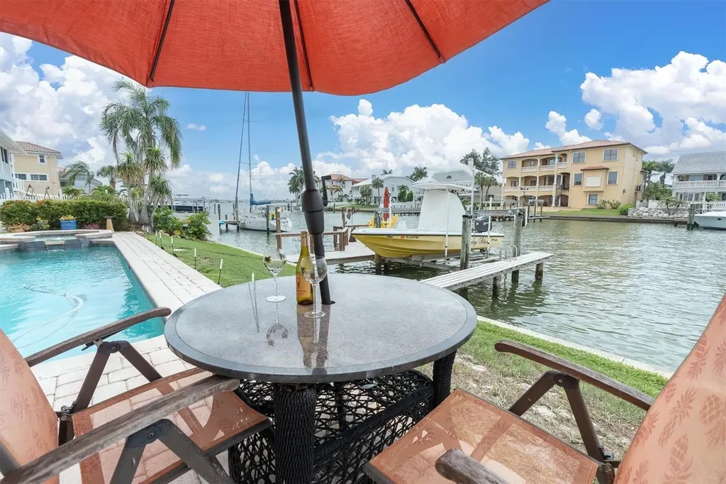 2853 Seabreeze Drive S Gulfport FL 33707
