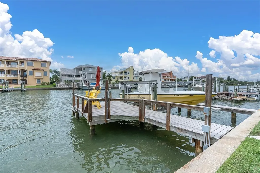 2853 Seabreeze Drive S Gulfport FL 33707