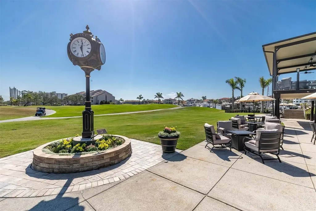 2853 Seabreeze Drive S Gulfport FL 33707