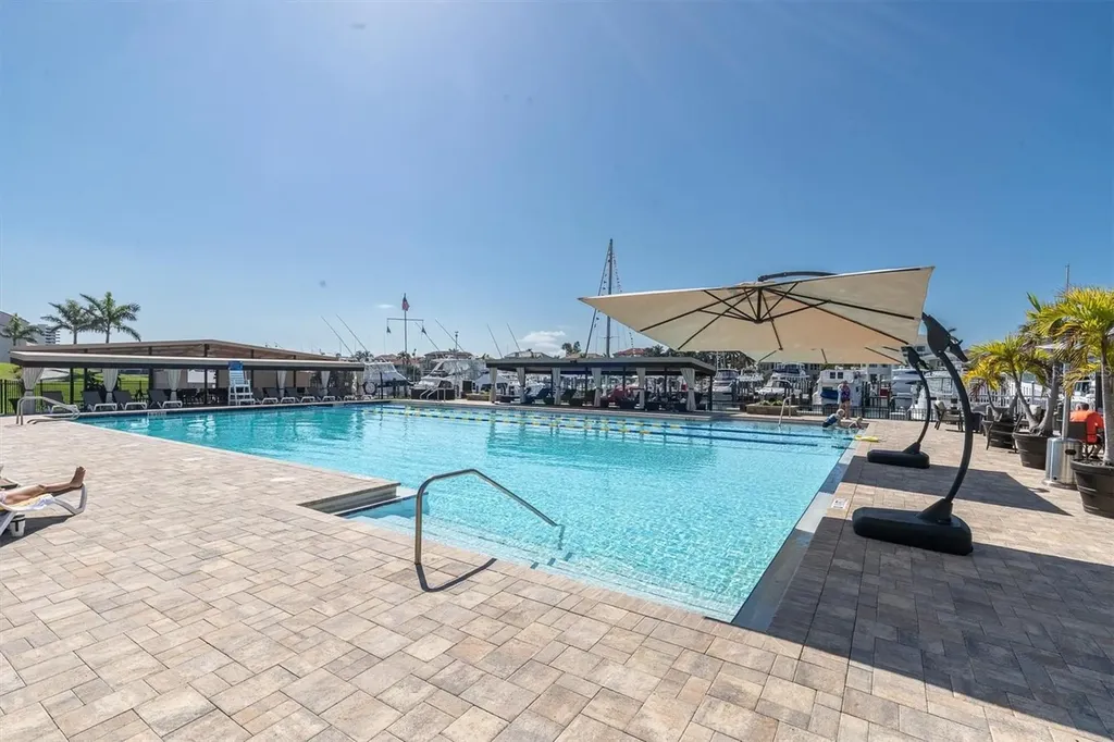 2853 Seabreeze Drive S Gulfport FL 33707