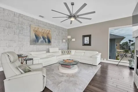 2853 Seabreeze Drive S Gulfport FL 33707