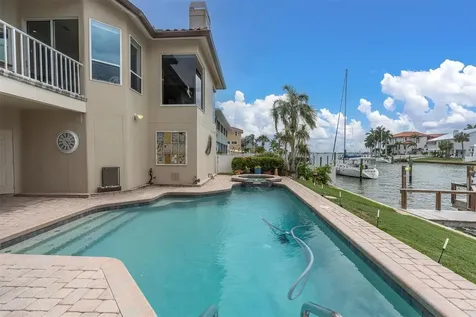 2853 Seabreeze Drive S Gulfport FL 33707