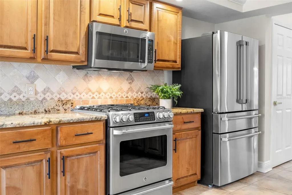5562 Avenue Du Soleil Lutz FL 33558