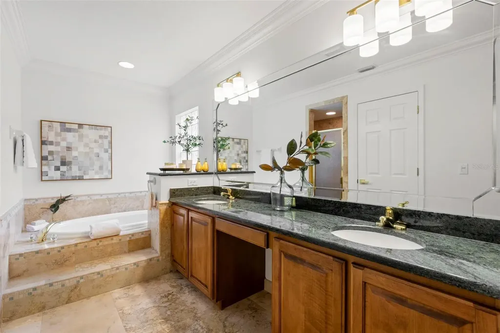 5562 Avenue Du Soleil Lutz FL 33558