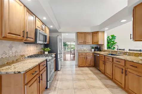 5562 Avenue Du Soleil Lutz FL 33558