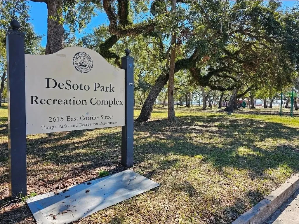 2015 Oakwood Avenue Tampa FL 33605