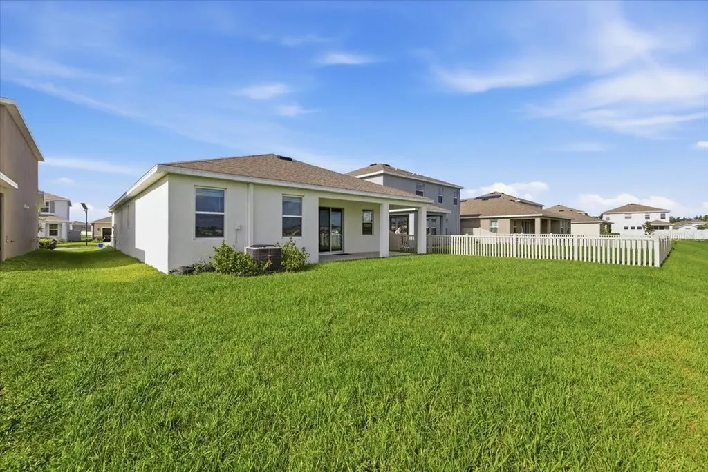 1413 Tropical Oasis Avenue Plant City FL 33565