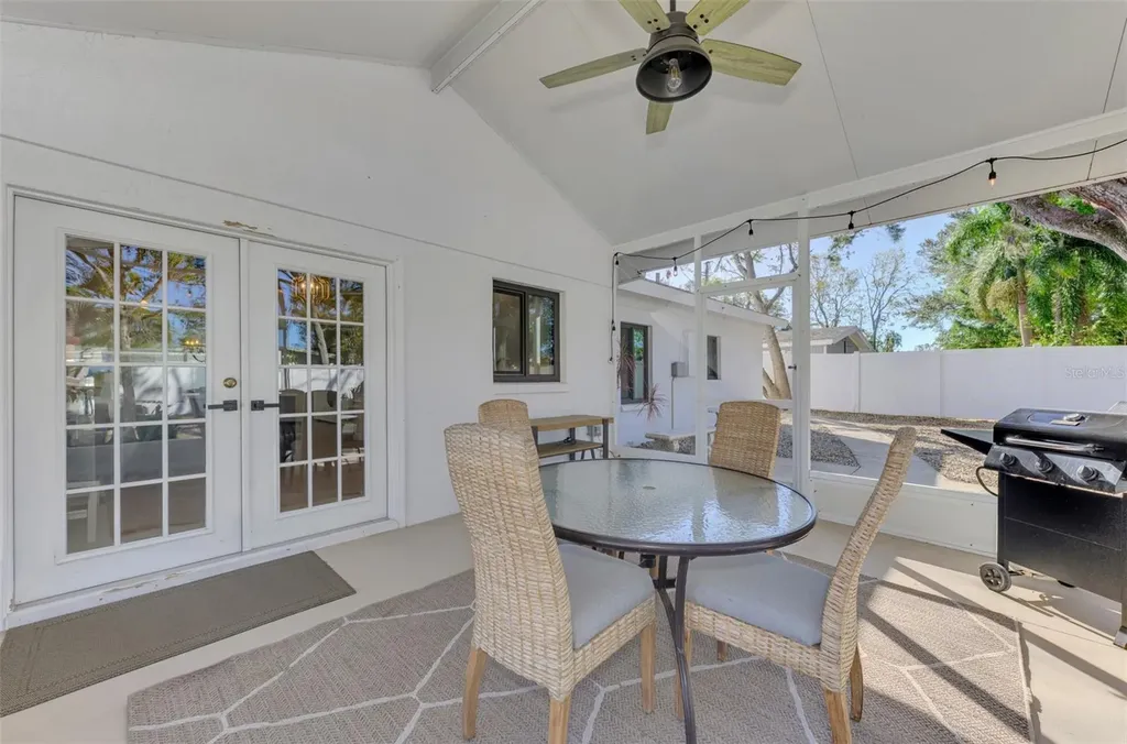 2120 Craft Lane Sarasota FL 34239