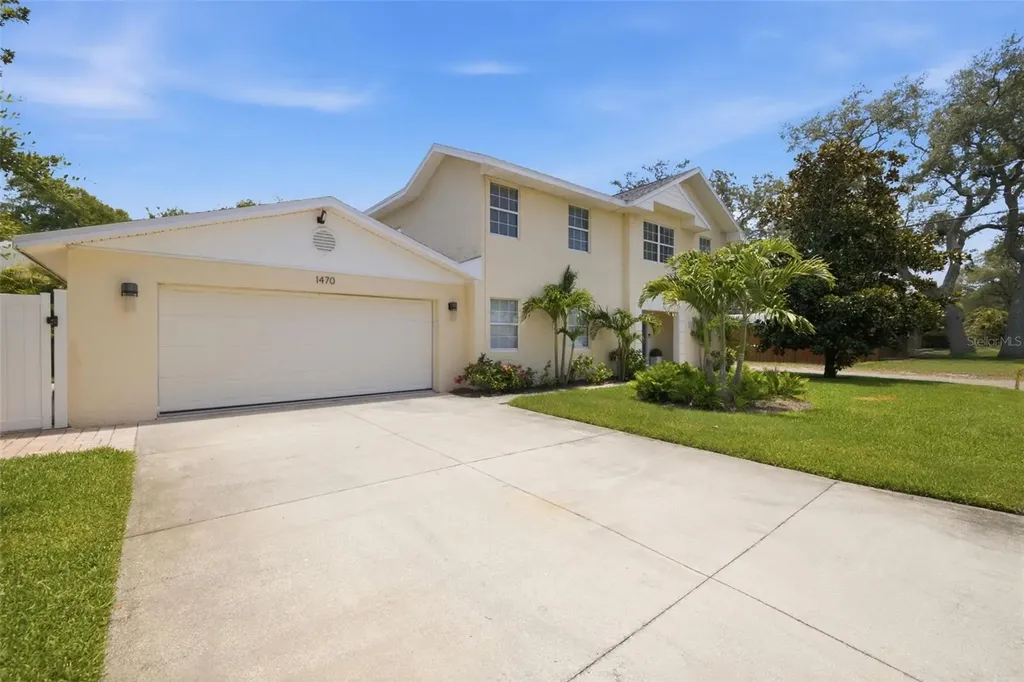 1470 28th Avenue N St Petersburg FL 33704