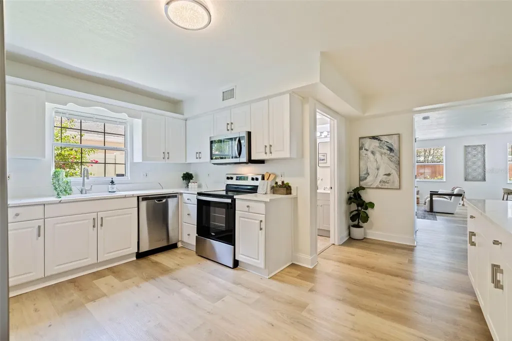 1470 28th Avenue N St Petersburg FL 33704
