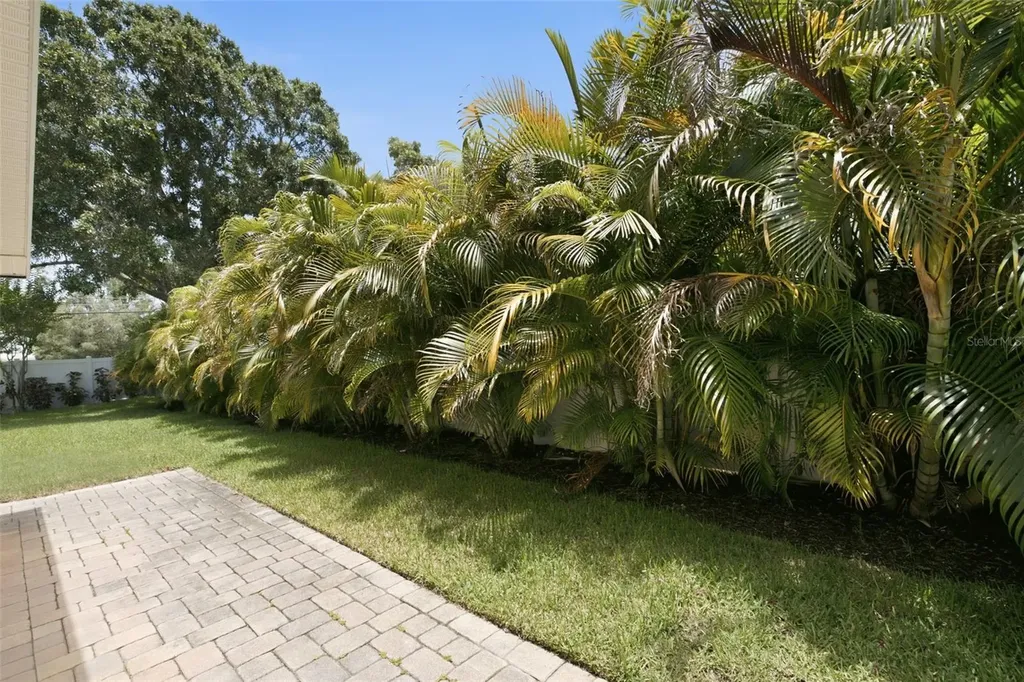 1470 28th Avenue N St Petersburg FL 33704
