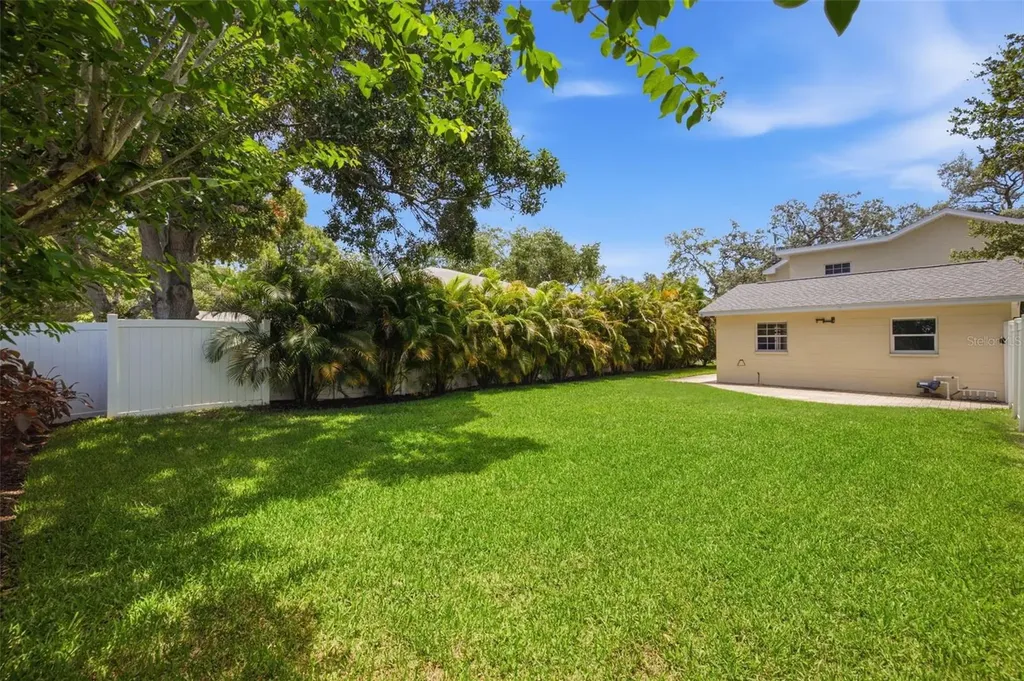 1470 28th Avenue N St Petersburg FL 33704