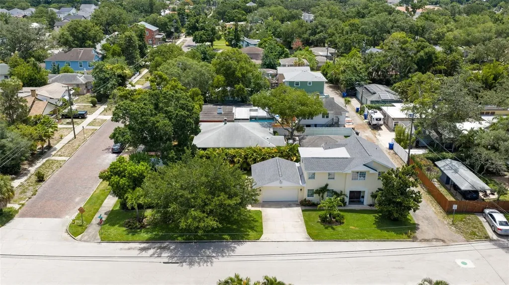 1470 28th Avenue N St Petersburg FL 33704
