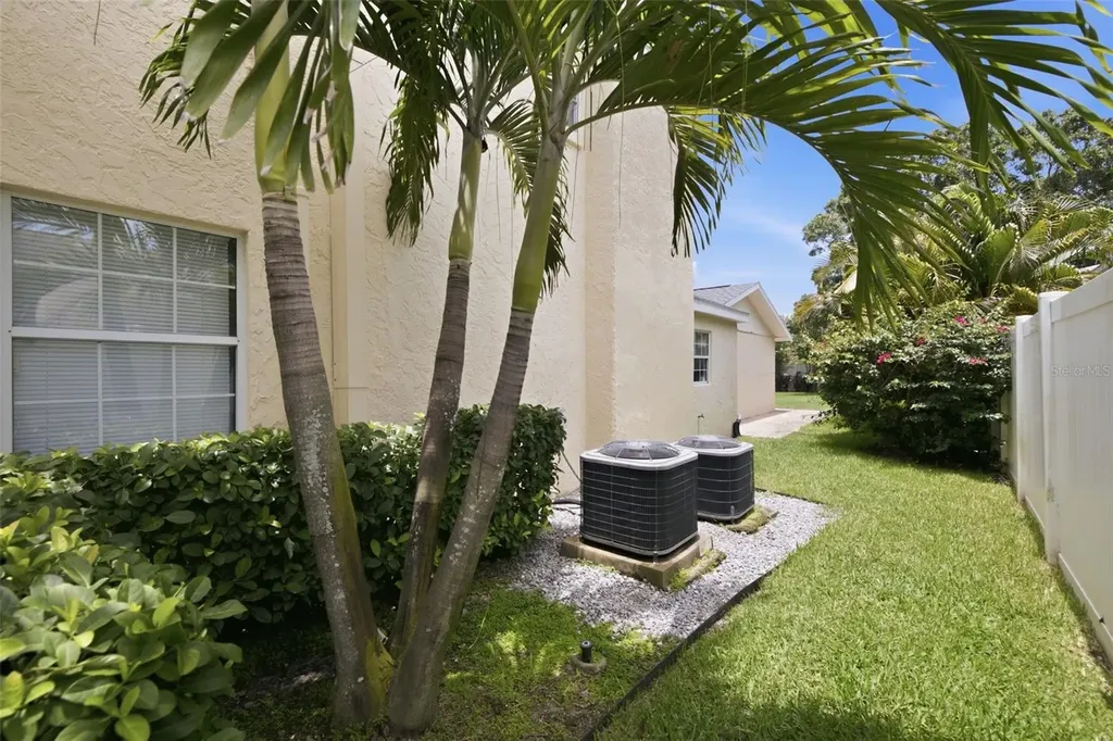 1470 28th Avenue N St Petersburg FL 33704