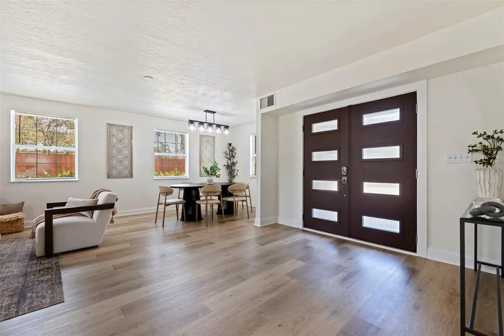 1470 28th Avenue N St Petersburg FL 33704