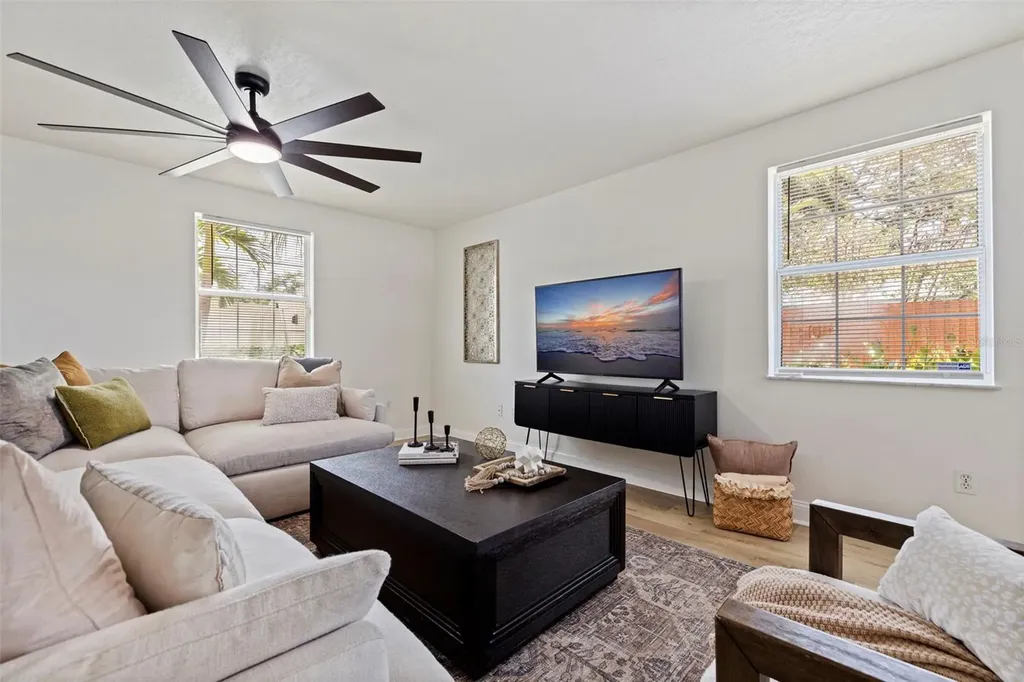 1470 28th Avenue N St Petersburg FL 33704