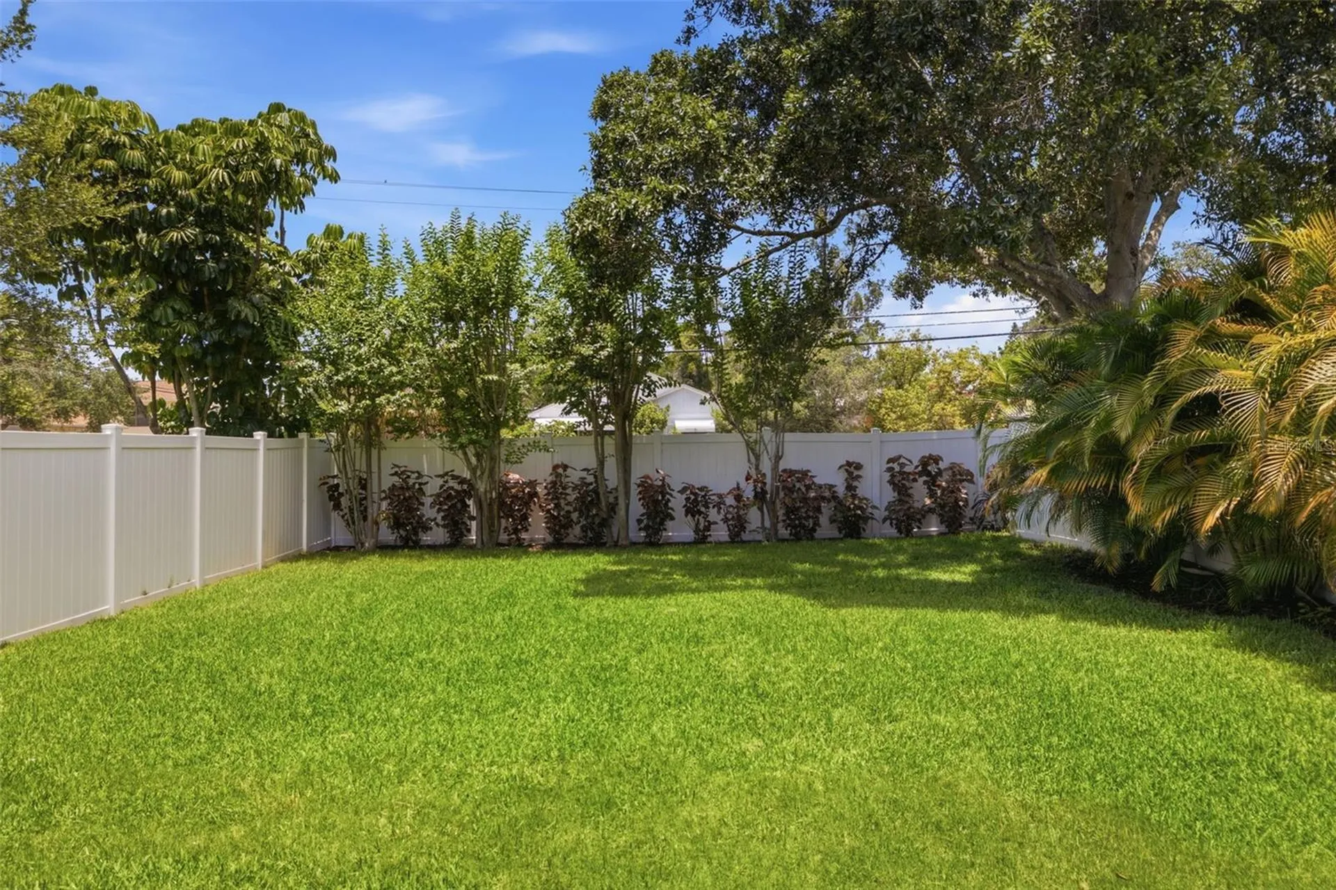 1470 28th Avenue N St Petersburg FL 33704