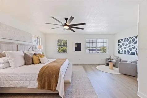 1470 28th Avenue N St Petersburg FL 33704
