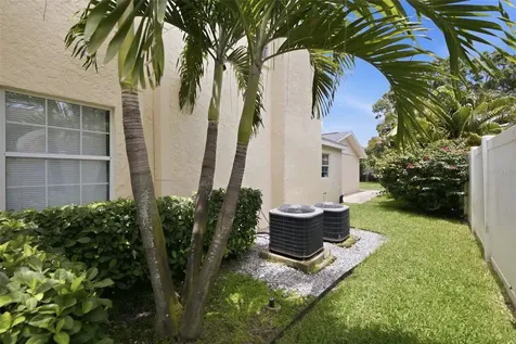 1470 28th Avenue N St Petersburg FL 33704
